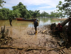 Menembus Rawa dan Lumpur Buluhaya, TEP UI Temukan Akses Laut Berbahaya dan Jalan Putus