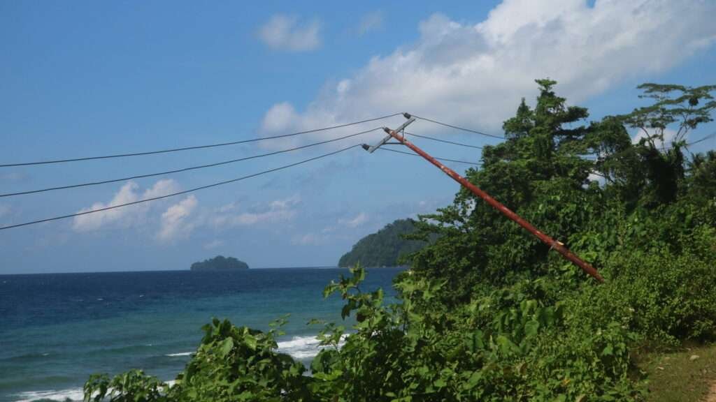 Melintasi Tebing dan Abrasi Pantai, TEP UI Ungkap Potensi dan Resiliensi Desa Paslal Kawasan Transmigrasi Mangoli Tengah
